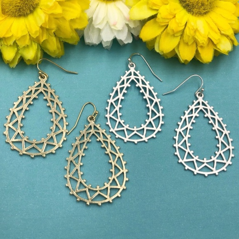 🍀 Open Line Teardrop Dangle Earrings